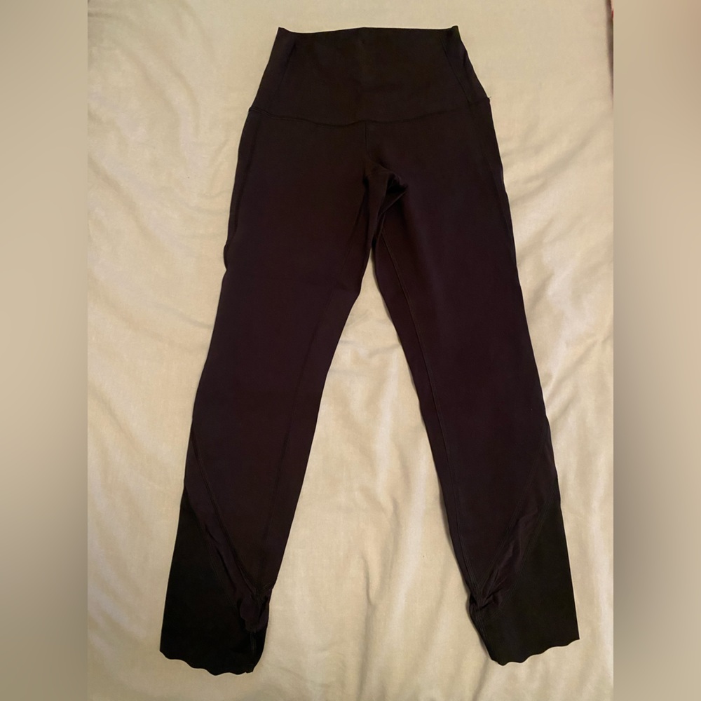 Size 4 Lululemon Cropped & Scalloped Leggings